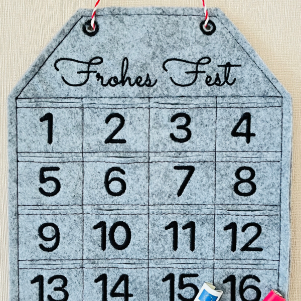 Stickdatei ITH Adventskalender mit freiem Textfeld für 20x30 cm Stickrahmen